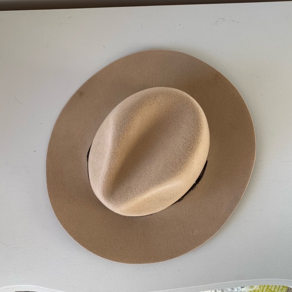 Shop Stevie Hat - Picture 1 of 4